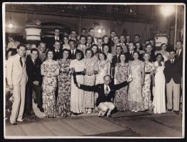 cca 1930-1940 Csoportképek rendezvényekről, előkelő társaságokról, 4 db nagyméretű fotó, közte három...