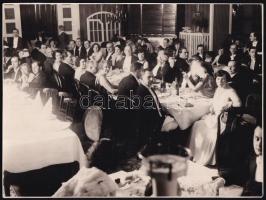 cca 1930-1940 Csoportképek rendezvényekről, előkelő társaságokról, 4 db nagyméretű fotó, közte három...