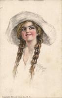 Lady with hat s:Le Munyan