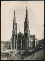 cca 1920 Bp. VII., Rózsák tere, Szent Erzsébet Templom, 2 db nagyméretű fotó, az egyik a hátoldalon feliratozott, pecséttel jelzett (Photogr. Erdélyi Budapest), 29x20 cm körül
