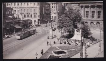 1948 Budapest, Blaha Lujza tér villamossal, pecséttel jelzett fotó, 5×8 cm