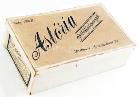 "Astória Cipőkülönlegességek" Bp. Múzeum krt. papír cipős doboz, 16×28×8,5 cm