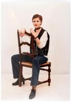 Timotei reklámfotózás modellekkel, 20 db színes fotó, Kanyó Béla (1939-2020) jelzés nélküli felvétel...