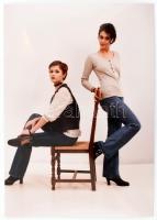 Timotei reklámfotózás modellekkel, 20 db színes fotó, Kanyó Béla (1939-2020) jelzés nélküli felvétel...