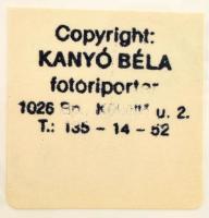 Divatbemutató, modellek (nyári viseletek), 15 db színes fotó, Kanyó Béla (1939-2020) jelzett felvéte...