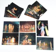 Fürdőruha-bemutató a Terror Házában, 25 db színes fotó, Kanyó Béla (1939-2020) fotóriporter jelzett felvételei, 17,5x12,5 cm