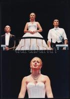 Evita musical, 2 db színes fotó, Kanyó Béla (1939-2020) fotóriporter jelzés nélküli felvételei, 17,5x12,5 cm