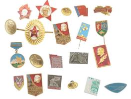 Szovjetunió 21db-os vegyes, főleg jelvényekből álló tétel T:vegyes Soviet Union 21pcs mixed lot mostly with badges C:mixed