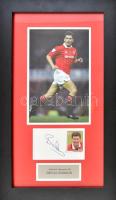 Bryan Robson angol labdarúgó autográf aláírása és képe bekeretezve, tanúsítvánnyal 50x27 cm / Famous English football player autograph signature and picture framed, with certificate