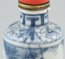 Kínai vörös-kék festésű tubákos szelence, kis hajszálrepedéssel, m: 9,5 cm