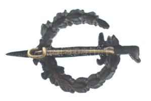 Osztrák-Magyar Monarchia 1916. "44. Rossebb Ezred 1914-16" ezüstözött fém sapkajelvény (28...