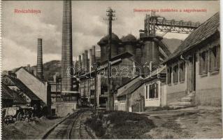 Resicabánya, Resicza, Recita, Resita; Bessemer utca, háttérben a nagyolvasztó, iparvasút / street view, ironworks, iron factory, blast furnace, industrial railway