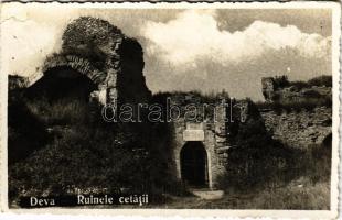 Déva, Deva; Ruinele cetatii / várrom, Dávid Ferenc emlékfülke / castle ruins (kopott sarok / worn corner)