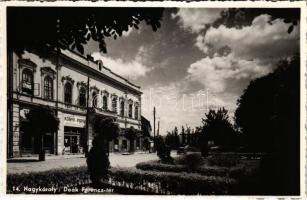 Nagykároly, Carei; Deák Ferenc tér, Tóth és Komáromy nyomda üzlete / square, shops