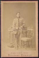 1869 A 8. Honvéd huszárezred tisztje kabinet fotó Zelesny Károly pécsi műterméből 16 x11 cm