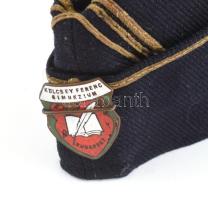 cca 1940 Kölcsey gimnázium diáksapka jelvénnyel + úttörő nyakkendő