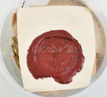 41 db régi viaszpecsét lenyomat kivágásokon