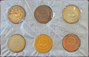 Bognár György (1944-) 1995. Kanizsa első írásos emlékének 750. évfordulója 1245-1995 / Szentháromság szobor Nagykanizsa 1773 (6xklf) jelzett Ag (2x) (31,20g/925/42,5mm) jelzett Ag piedfort (62,92g/925/42,5mm) + ezüstözött bronz (42,5mm) + aranyozott bronz (42,5mm) + bronz kétoldalas emlékérmek eredeti tokban (42,5mm) T:1-1- (5x eredetileg PP) patina