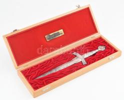 "Magyar Ellenállók, Antifasiszták Szövetsége" emlék tőr, dobozban. Ezüstözött fém, h: 31 c...