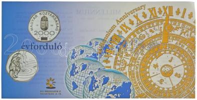 1999. 2000Ft Ag "A 2000. évforduló" tanúsítvánnyal, MNB tájékoztatóval + 2000. 200Ft Cu-Ni...