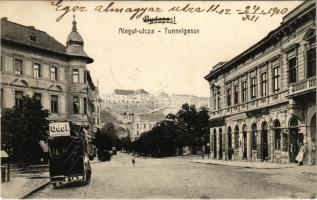 1910 Budapest I. Alagút utca, vár, emeletes omnibusz Odol fogkrém reklámmal, gyógyszertár, Reisz Antal üzlete, dohány és szivar