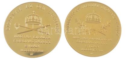 DN "Koronázás szett - 1867" aranyozott rézötvözet utánveret emlékérem pár, sérült dísztokb...