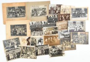 Vegyes régi fotók, nagyrészt tabló- és csoportképek, vegyes méretben és állapotban