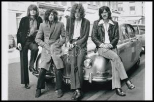 cca 1970 Led Zeppelin (1968-1980) angol rockegyüttes, 1 db modern nagyítás a néhai Lapkiadó Vállalat központi fotólaborjának archívumából, 10x15 cm