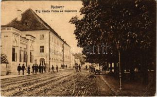 1926 Belovár, Bjelovar; Trg Kralja Petra sa vojarnom / tér / square (ázott sarok / wet corner)
