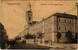 1909 Szatmárnémeti, Satu Mare; Irgalmas Nővérek tanítók háza, újság árus / teachers training institute, newspaper stand (gyűrődések / creases)