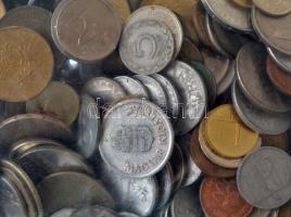 Vegyes, magyar és külföldi érmetétel mintegy ~1kg súlyban T:vegyes Mixed, Hungarian and foreign coin...