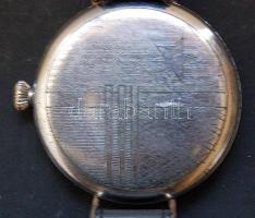 Nagyméretű Sztálinos óralappal ellátott karóra, vörös-csillag gravírozással a hátlapon, működőképes ...