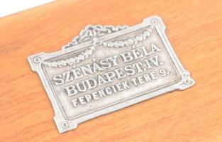 cca 1915 Fa névjegykártyatartó Szénásy Béla budapesti papírkereskedő fém plakettjével a tetején, sér...
