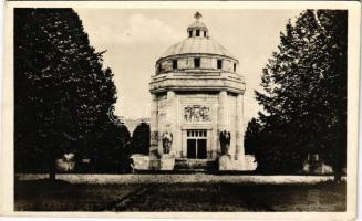 1943 Krasznahorkaváralja, Krásnohorské Podhradie; Mauzóleum / mausoleum / Mauzoleum Dionyza a Frantísky Andrássy-ovcov