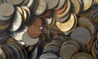 Vegyes, főleg külföldi érmetétel mintegy ~2kg súlyban, közte egzotikus országok T:vegyes Mixed, most...