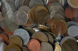 Vegyes, főleg külföldi érmetétel mintegy ~2kg súlyban, közte egzotikus országok T:vegyes Mixed, most...