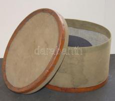 Bukaresti Chapellerie Georgian márkájú kemény kalap, eredeti dobozában, 57-es méretben és szép állap...