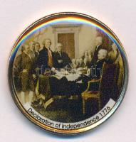 Amerikai Egyesült Államok ~2000. 1$ aranyozva, multicolor Függetlenségi nyilatkozat 1776 rátéttel T:1- USA ~2000. 1 Dollar gold plated, with multicolour Declaration of Independence 1776 picture C:AU