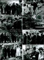1945 Budapest, a Maros utcai zsidó kórház udvarán a nyilasok tömeggyilkosságot követtek el (1945. január 12.). Az áldozatokat ugyanez év április 23-án hantolták ki. Az időközben elfogott gyilkosokat itt ,,szembesítették a halottakkal. Ék Sándor készített erről fényképeket. A néhai Lapkiadó Vállalat fotólaborjának archívumából, 24 db mai nagyítás, 10x15 cm