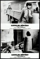 cca 1975 ,,Szerelmi bűntény című olasz film jelenetei és szereplői, 12 db vintage produkciós filmfotó, ezüst zselatinos fotópapíron, a használatból eredő - esetleges - kisebb hibákkal, 18x24 cm