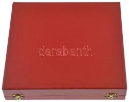 ~1970. "BM Határőrség" jelzett hollóházi porcelán plakett eredeti dísztokban (151x158mm) T...