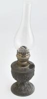 Régi petróleumlámpa, cilinderrel, rozsdafoltos fém szerelékkel, kis csorbákkal m: 43 cm