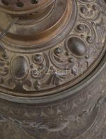 Régi petróleumlámpa, cilinderrel, rozsdafoltos fém szerelékkel, kis csorbákkal m: 46 cm