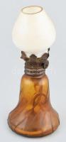 Régi petróleumlámpa, cilinderrel, rozsdafoltos fém szerelékkel, kis csorbákkal m: 16 cm