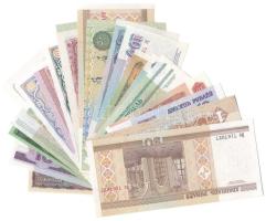 21 darabos külföldi bankjegy tétel, nagyrészt a volt szovjet tagköztársaságokból T:I- közte sarokhaj...