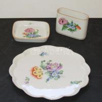 3db-ból álló, herendi jelzéssel ellátott kis porcelán készlet, két tálkával és egy teafilter tartóval szép állapotban