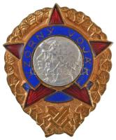 Csehszlovákia 1951-1962. Példamutató Katona zománcozott fém jelvény (~37mm) T:2 Czechoslovakia 1951-1962. Vzorny Voják (Exemplary Soldier) enamelled metal badge (~37mm) C:XF
