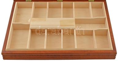 Nagyméretű éremtároló fadoboz (500x375x90mm), benne 15 darab különféle méretű rekesszel, újszerű áll...