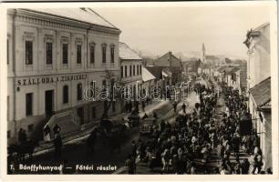 Bánffyhunyad, Huedin; Fő tér, Szálloda a Tigrishez, piac / main square, hotel, market