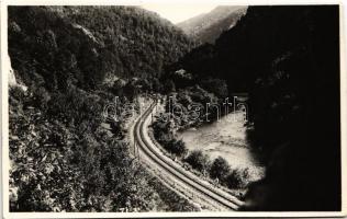 Királyhágó, Bucsa, Bucea; Sebes-Körös völgye, vasútvonal / Crisul Repede valley, railway line (vágott / cut)